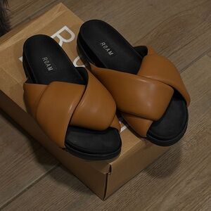 ROAM Tan Crisscross Slide Mules with Black Footbed